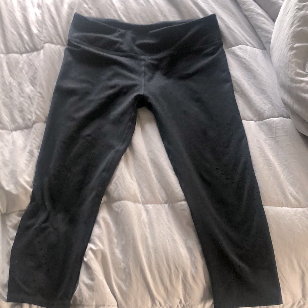 Women’s Medium Black capri compression athletic legging